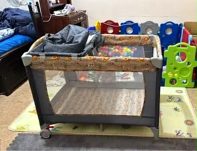 Portable Baby Playpen / Travel Cot with Bassinet Insert