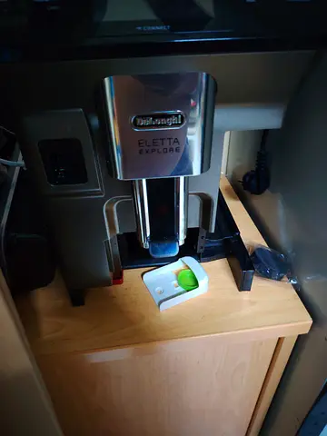 DeLonghi Eletta Explore Automatic Coffee Machine - Good Condition