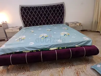 Mirrored Dresser with Marble-Pattern Top and Large Mirror qing size bed plus qing size new metars