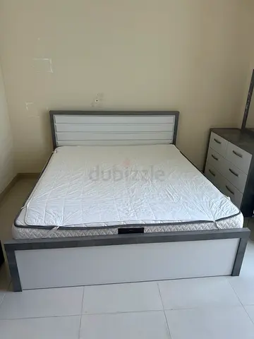 Bed with two side tables with mirror
