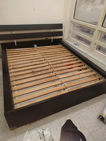 Queen size bed with mattress