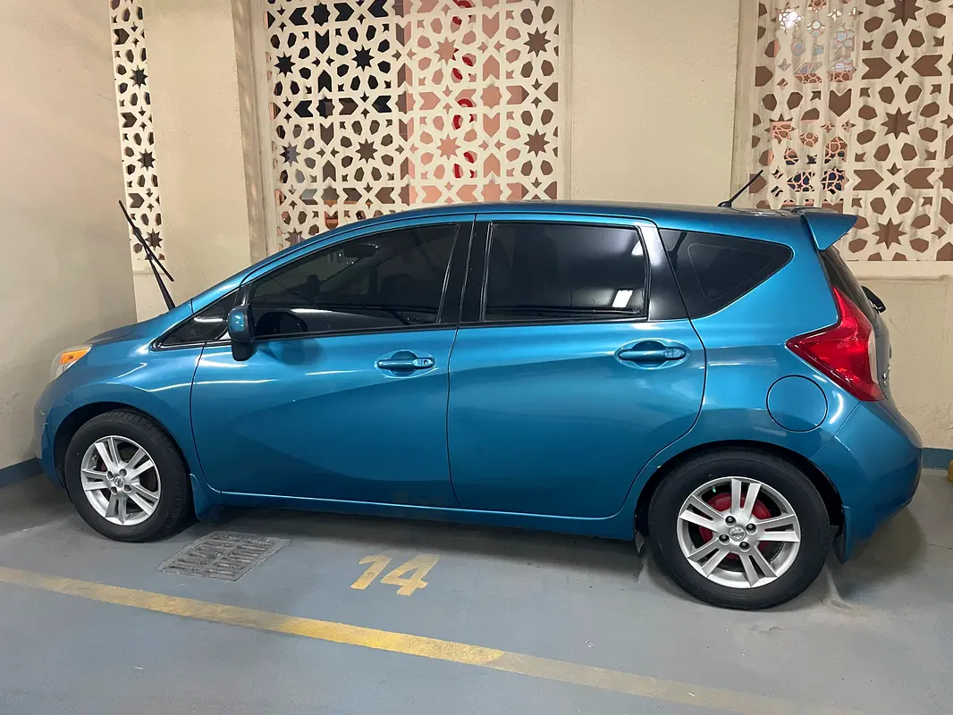Nissan Versa 2014 — photo 1 of 10