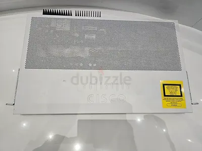 Cisco network switch / rackmount unit (white casing) - good condition