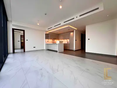 NEGOTIABLE | BRAND NEW | WALK-IN CLOSET