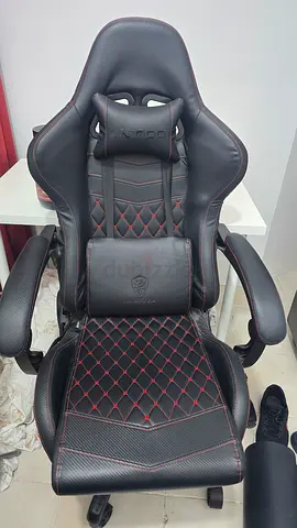 Used Black Gaming/Office Ergonomic Racing Chair with Lumbar Support