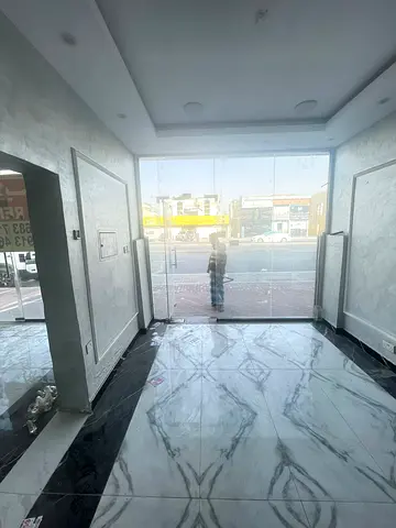 Mezzanine shop for annual rent, prime location on Sheikh Ammar Street