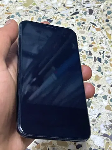 iPhone xs 256 GB (good working condition) with minor wear