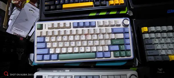 Mechanical Keyboard - Custom Keycaps, Good Working Condition