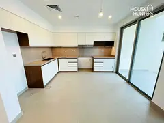 Close to the pool and park | Vacant soon