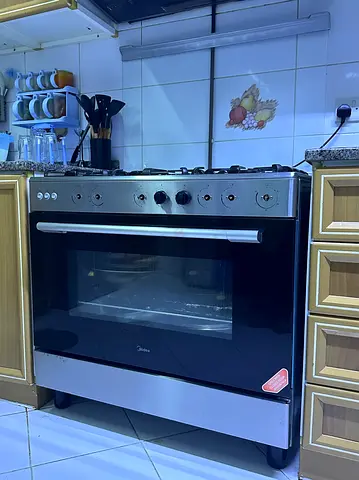Midea Stove with 5 Burners