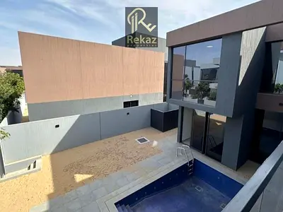 Destress Deal || Big Plot || Spacious Layout