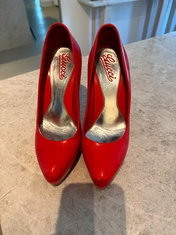 Genuine Gucci heels size 37.5 coral color price 350aed