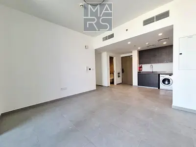 Luxury 2 bedroom apartment available for rent in Tiraz building just in 85k