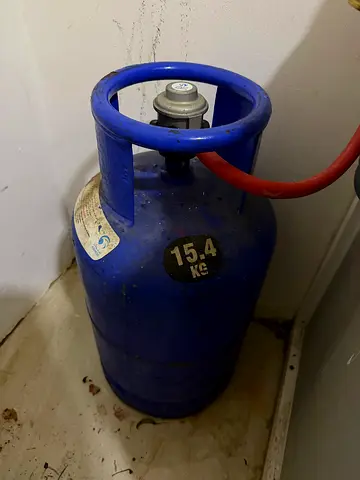 15.4 kg Blue LPG Gas Cylinder – Good Condition with regulator