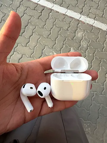Apple AirPods Pro 4