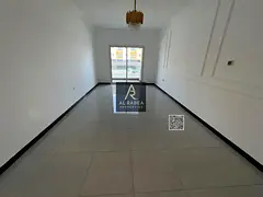 Second resident - Prime location - Easy access - Open view of the main street