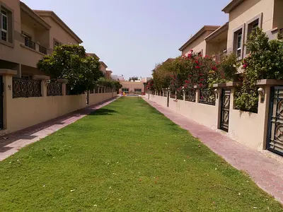 فيلا جميلة بأربع غرف نوم مع مرافق مشتركة في الصفا 2