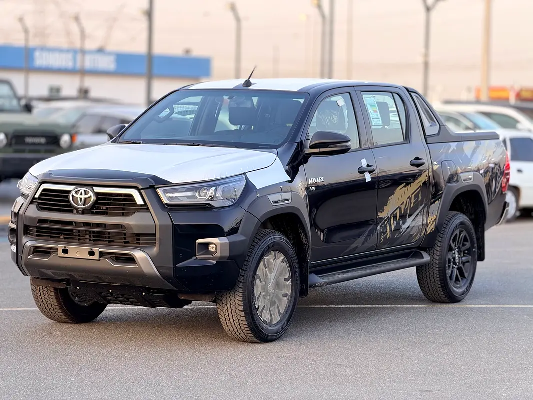 Toyota Hilux 2026 — photo 1 of 20