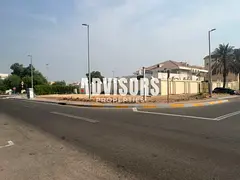 8 BR Spacious Villa in Al Mushrif with BBQ &amp; Pets Allowed