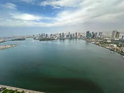 ارقي واكبر ثلاث غرف وصالة للإيجار السنوي في الشارقة منطقة المجاز 3 | 5 حمامات | 2 بلكون طلالة بحرية | تكييف مركزي | خزاين في الحائط | تسهيلات في الدفع