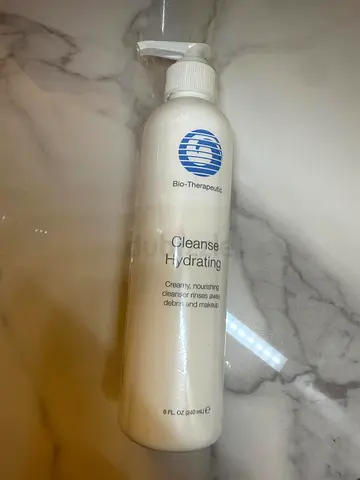 Bio-Therapeutic Cleanse - Gentle, foaming gel cleanser removes stubborn debris without stripping, ma