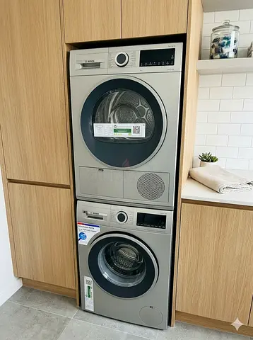 Bosch series 4 ,9kg washer dryer sat digital invtar latest version 60cm