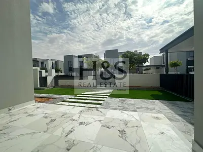 تاون هاوس واسع من 5 غرف نوم | داماك لاجونز في مالطا | حديقة ذات مناظر طبيعية