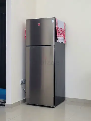 Large stainless steel top-freezer refrigerator - good condition