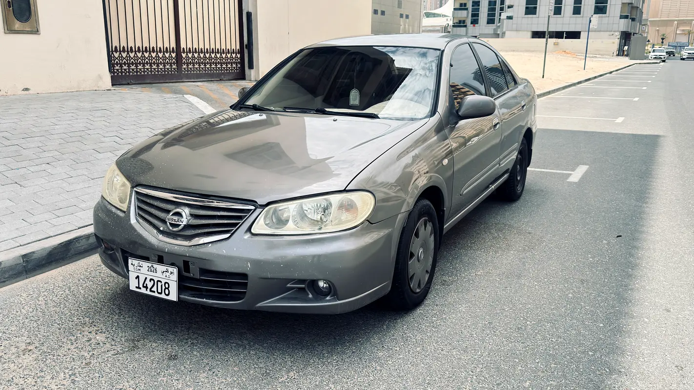 Nissan Sunny 2010 — photo 1 of 19