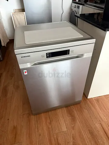 Samsung freestanding stainless steel dishwasher - good condition