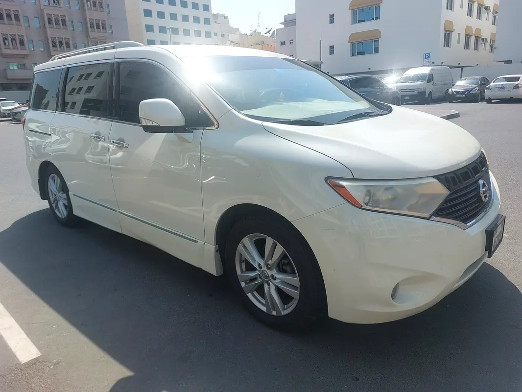 Nissan Quest 2011 — photo 1 of 8