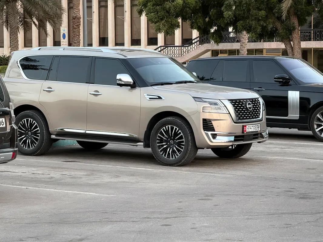 Nissan Patrol 2022 — photo 1 of 11
