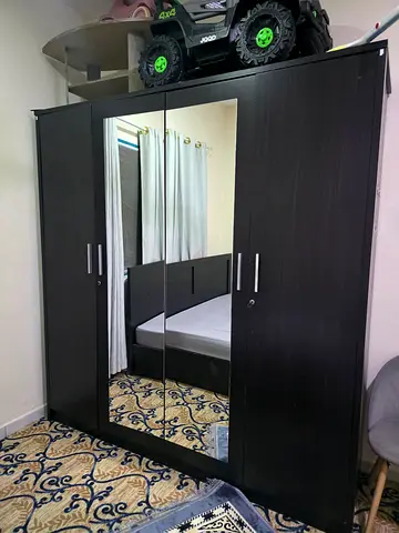 ​King-size bedroom set