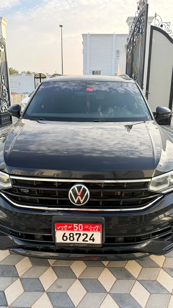 Volkswagen Tiguan 2022 — photo 1 of 5