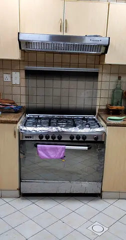 Stainless Steel 5-Burner Gas Cooker with Oven and Hood - Used