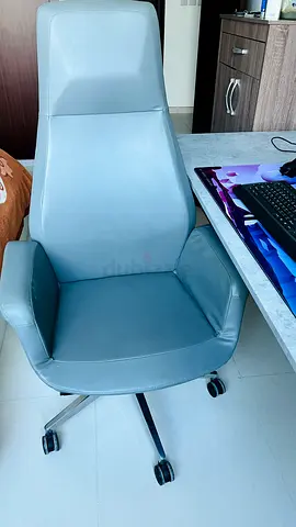 Grey high-back office chair with armrests — good condition