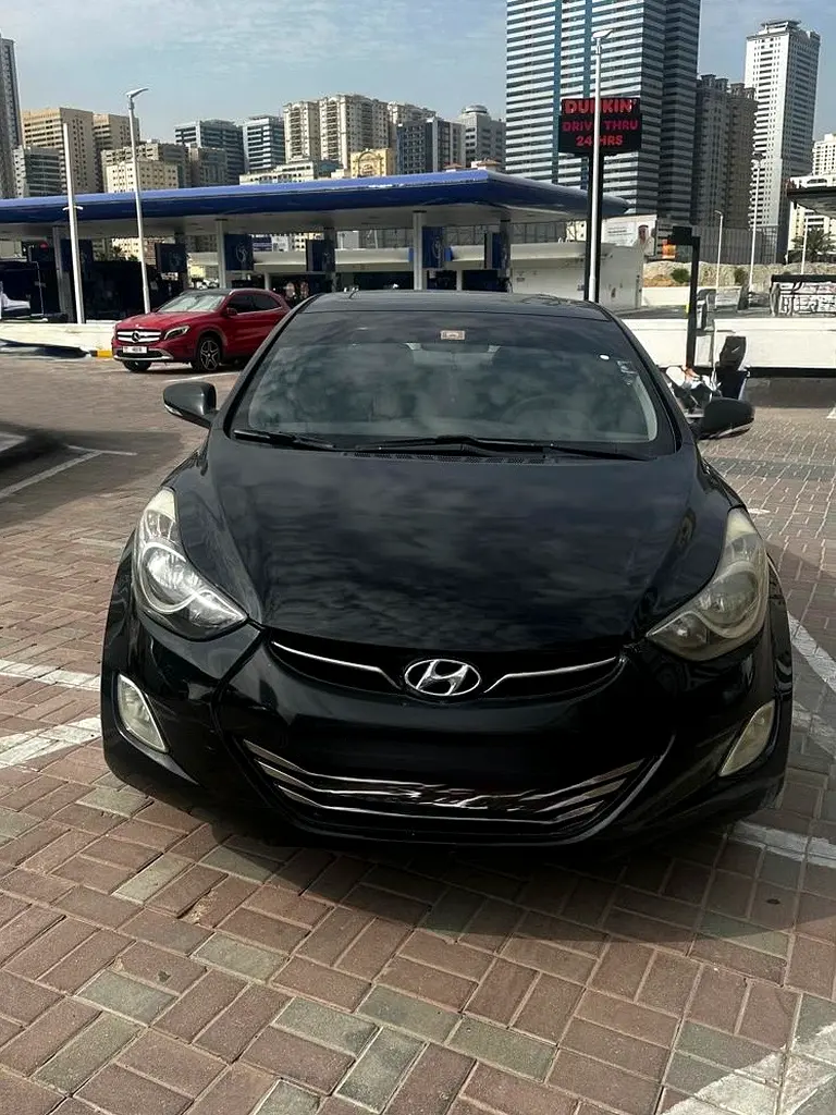 Hyundai Elantra 2012 — photo 1 of 7
