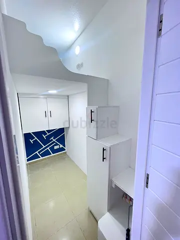 Offer single Partition for MALE near to mall of The Emirates metro