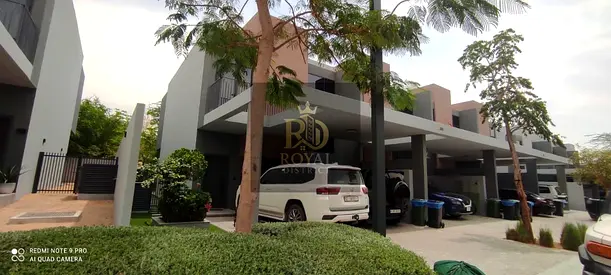 STUNNING END CORNER TOWNHOUSE | 3 BHK | LANDSCAPED GARDEN | STYLISH FINISHING | CLOSE TO AMENITIES | SUPER PRIME LOCATION