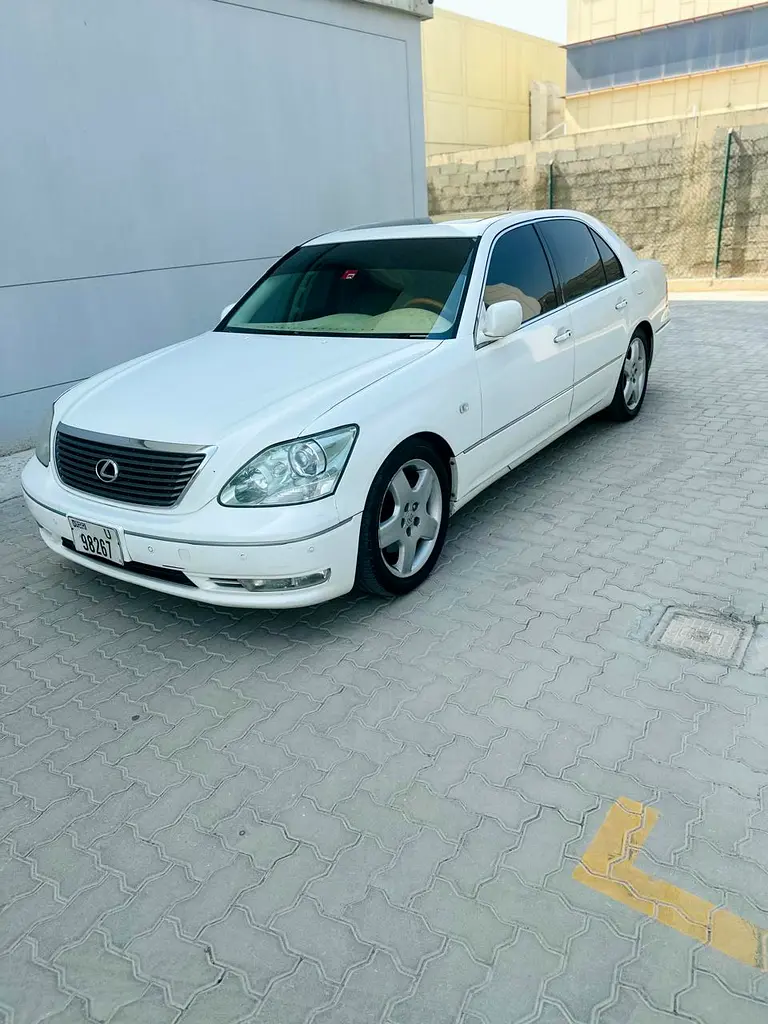 Lexus LS-Series 2005 — photo 1 of 4