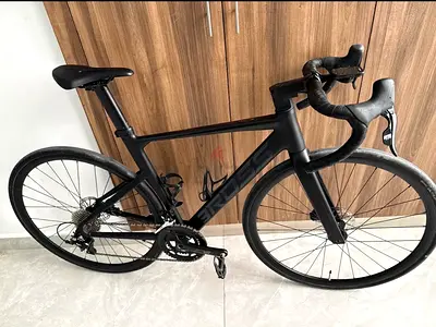Bross zenith A1 11 Speed road bike with IGPSPORT BC200S bike computer, and normal pedals and SPD