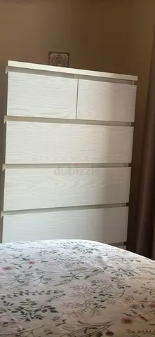 White 5-Drawer Chest / Dresser — great Condition barely used