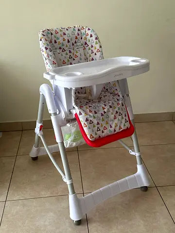 Adjustable Baby High Chair with Tray — Good Condition Juniors brand