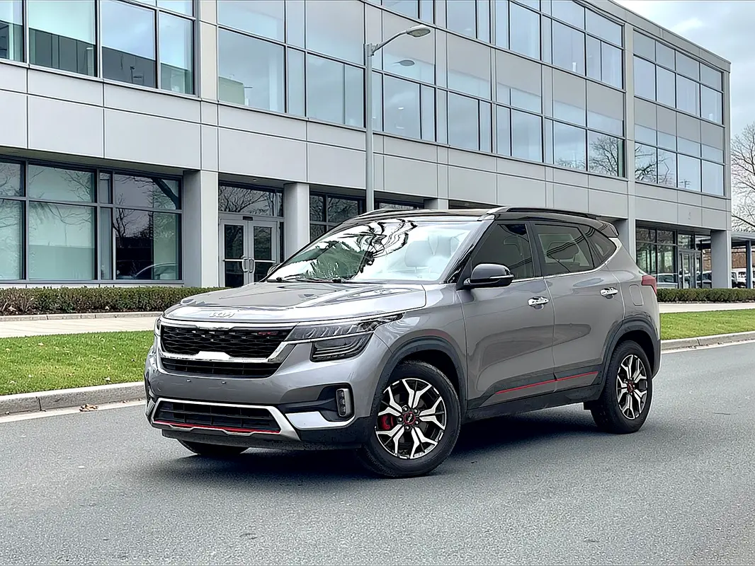 Kia Seltos 2022 — photo 1 of 20