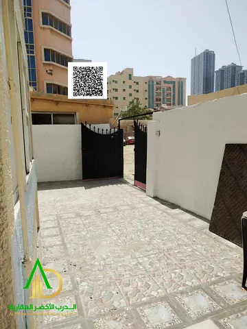 بيت استثماري بطراز عربي للبيع في عجمان  الموقع الرميلة 1 بالقرب من ابراج الرميلة وكورنيش عجمان المساحة: 1900 قدم مربع  4 غرف نوم مؤجر بدخل سنوي