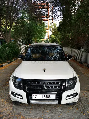 Mitsubishi Pajero Signature