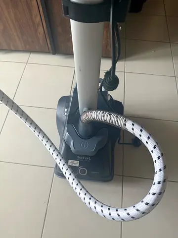Tefal Steamer - Upright Clothes Steamer in Good Condition