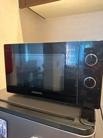 Samsung Compact Microwave Oven - Good Working Condition