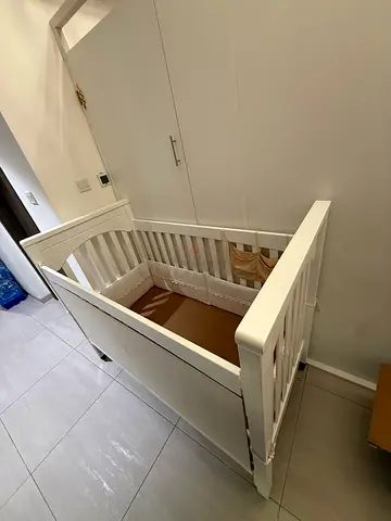White Wooden Baby Crib / Cot in Good Condition