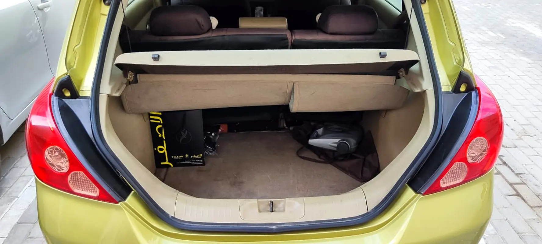 Nissan Tiida 2008 — photo 1 of 6